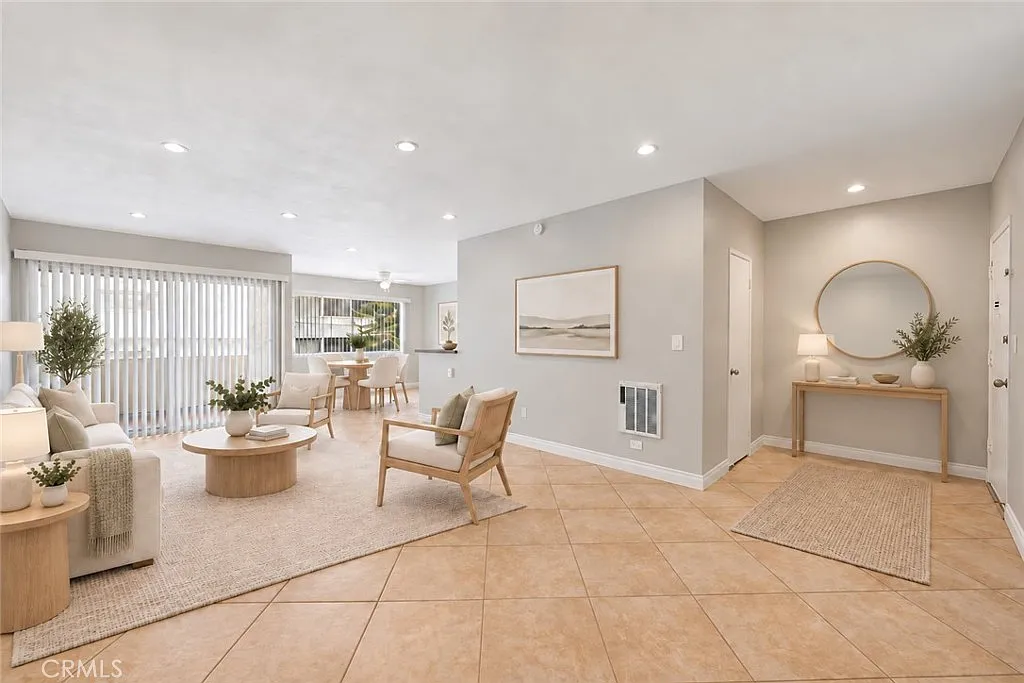 1 bed, 873 sqft, $2,100 — Photo 1