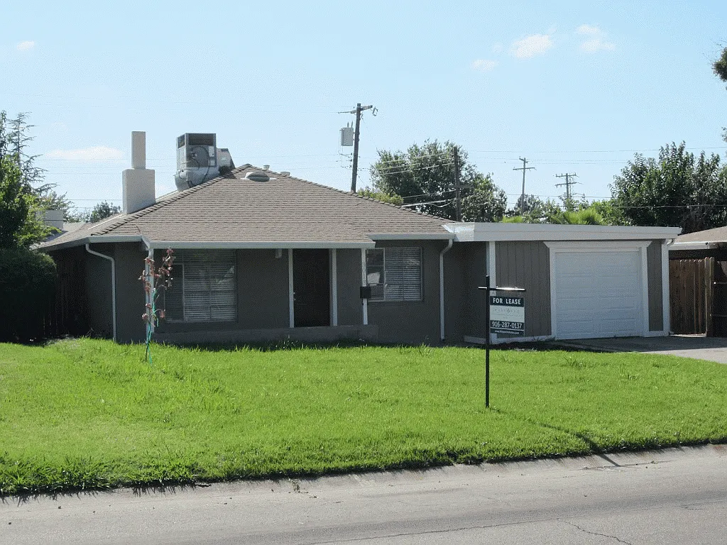 3013 Howe Ave photo 1