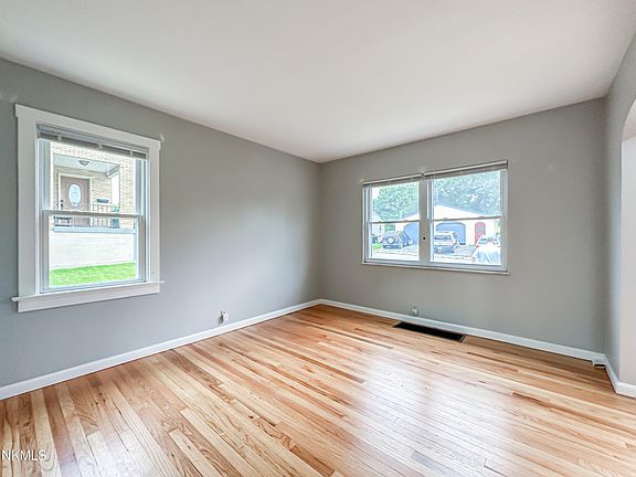 3rd image of 1303 Dayton Ave