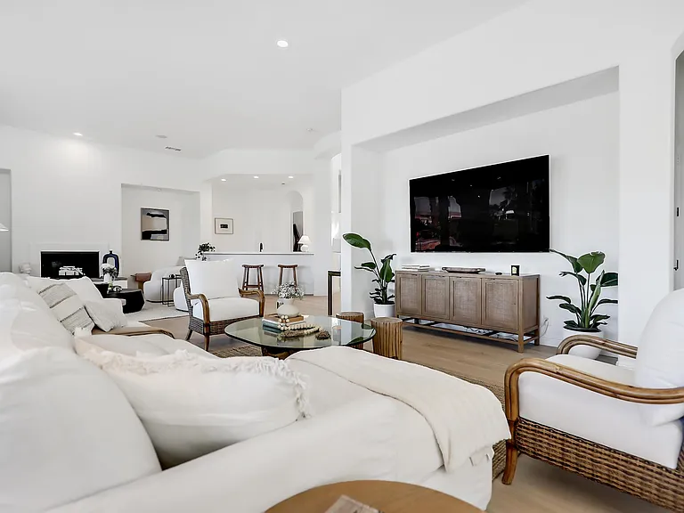 51075 Marbella Ct — Photo 2