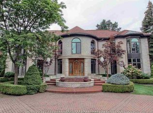 17474 Iris Cir, Clinton Township, MI 48036