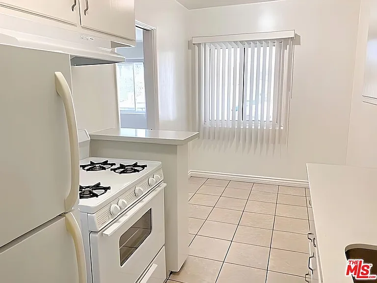 4122 W 2nd St #15 — Photo 4