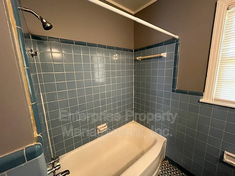 1922 Saint Elmo Ave — Photo 19