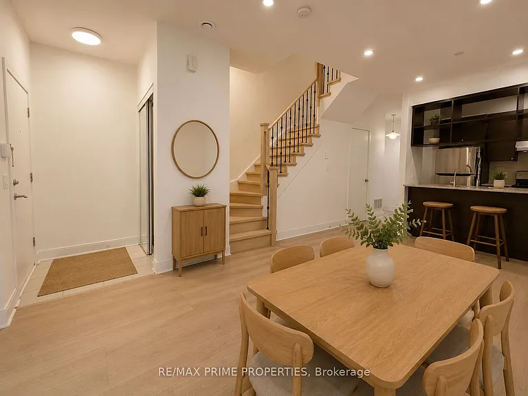 315 Village Green Sq #Townhouse 69 — Photo 6