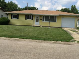 3504 Willow Dr, Mattoon, IL 61938