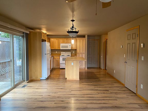 3rd image of 2578 NW Skyline Ranch Rd #A