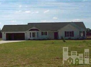 352 Bottle Br, Burgaw, NC 28425