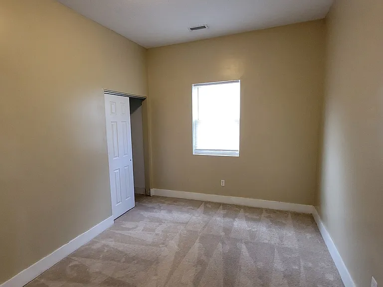 1354 Oliver Ave — Photo 6
