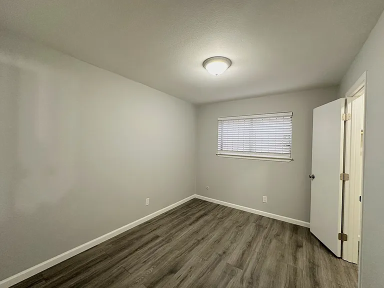 630 N Van Buren St — Photo 12