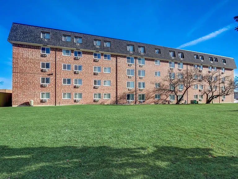 Bartlett Court Apartments — Photo 25