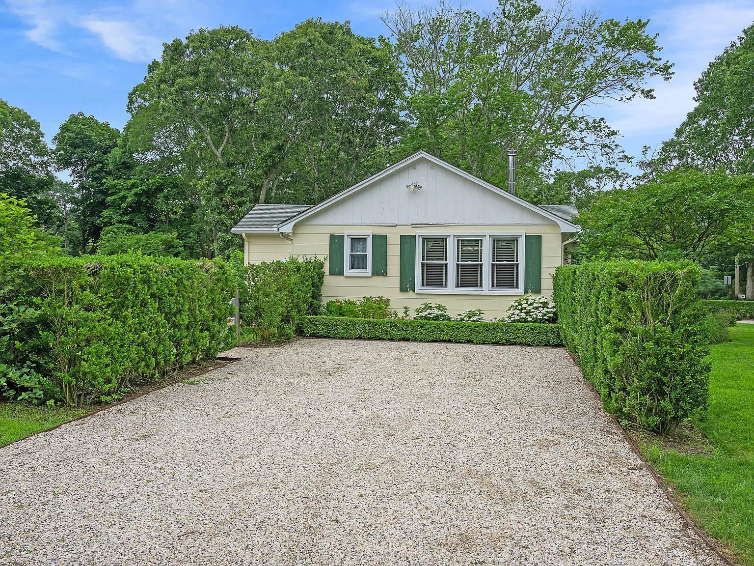Year Round Rental in Hampton Bays — Photo 3