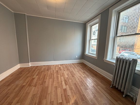 2nd image of 17 Vroom St APT 2