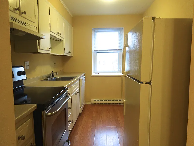 Windsor Oaks Apartments of New Haven, CT — Photo 6