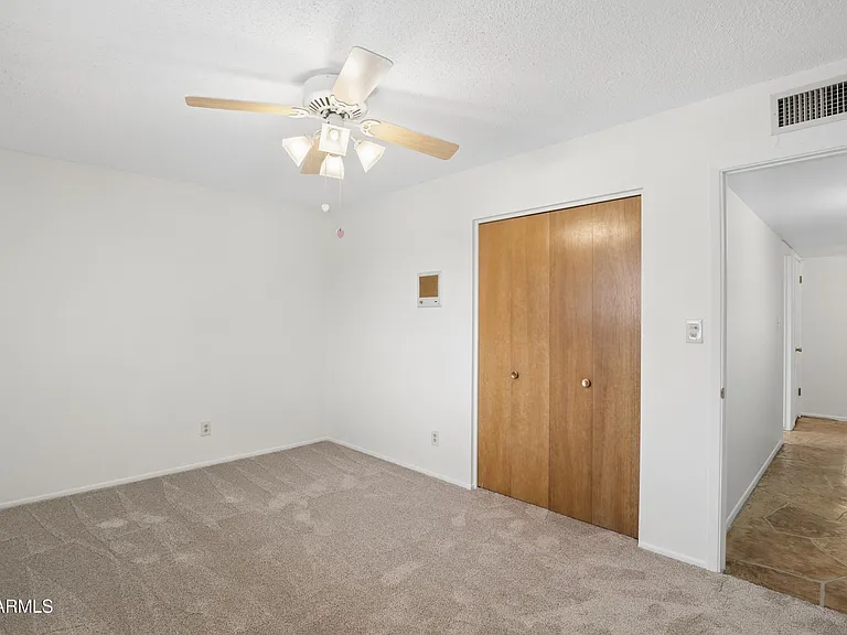 1014 E Balboa Cir — Photo 33