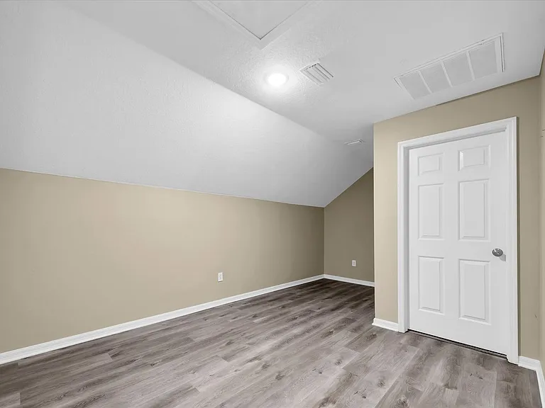 10825 Newbridge Dr — Photo 13