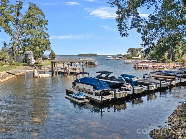 19002 Lakehouse Pointe Dr, Cornelius, NC 28031