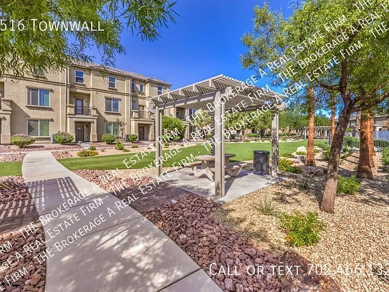4516 Townwall — Photo 36