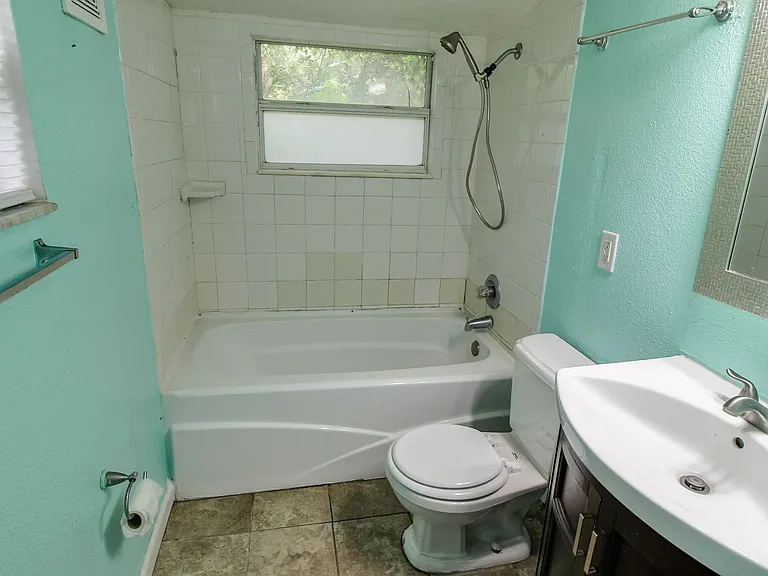 1709 Cloverlawn Ave — Photo 6