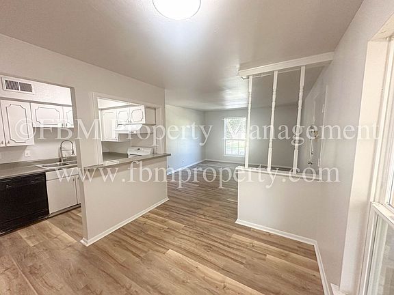 3rd image of 518 N Rogers St APT 201