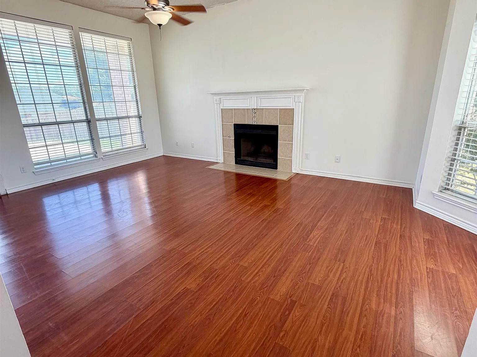 3 bed, 2.0 bath, 1470 sqft, $2,350 — Photo 2