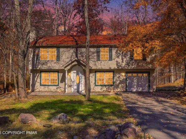 1201 Hunters Woods Dr, East Stroudsburg, PA 18301
