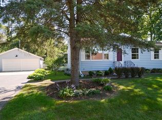 6N359 Oakwood Dr, St Charles, IL