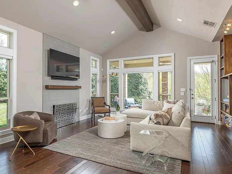 1235 E Adelaide Ln — Photo 11