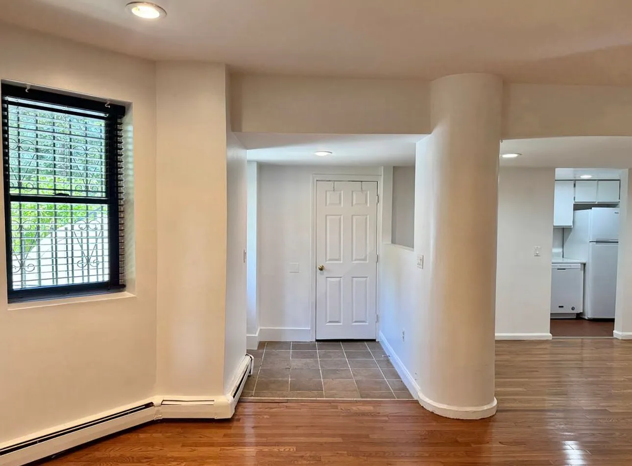 390 Riverway St — Photo 4