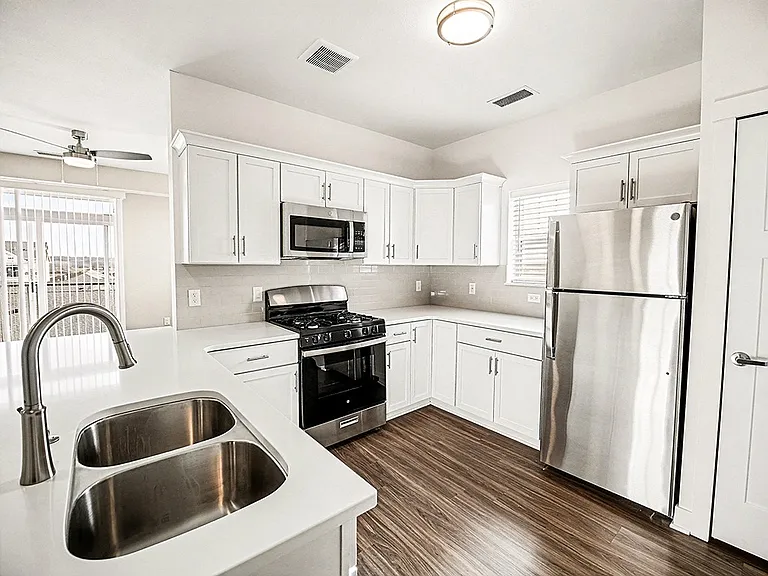 The Grove Apartment Homes — Photo 79