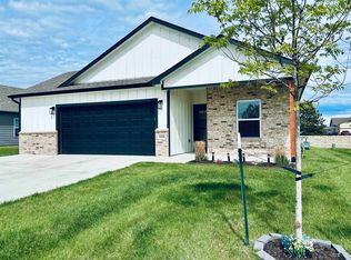 1616 Casey Cir, Newton, KS 67114