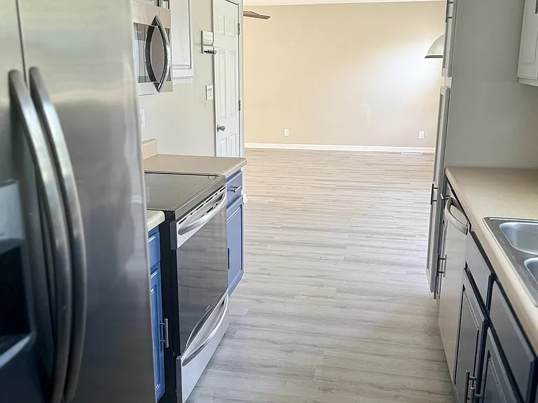 1104 Connemara Way — Photo 12