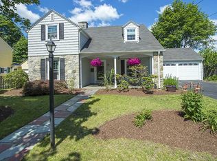 39 Pelham Pkwy, North Providence, RI 02911