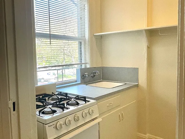 Converse Court Apartments — Photo 16
