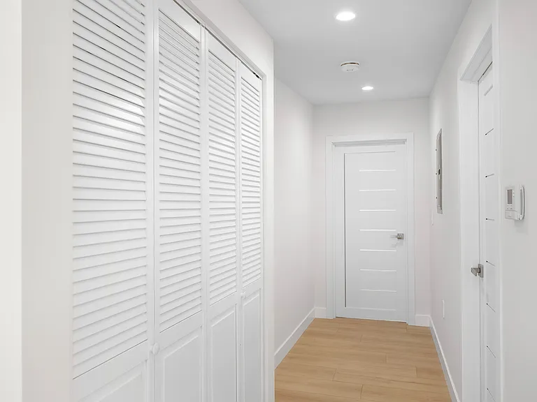 520 S Kenneth Rd — Photo 7
