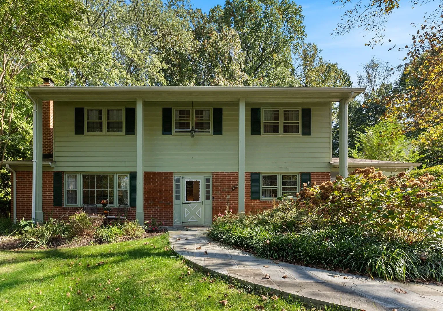 Updated 4BR Springfield Home with Spacious Yard & Easy I-95 Access — Photo 1