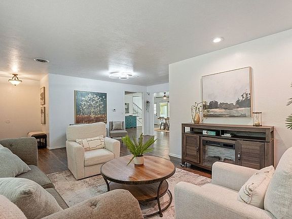 3rd image of 1501 Camino Real