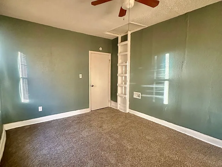 5011 Brooklyn Ave — Photo 9