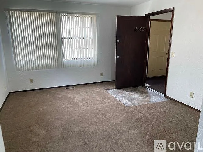 2205 Stoneybrook Rd — Photo 4