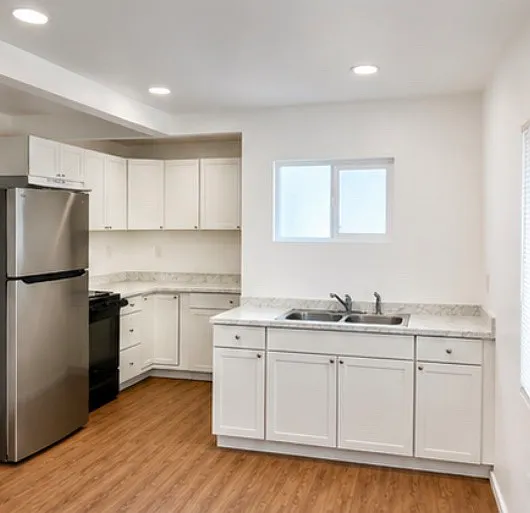 3 bed, $2,400 — Photo 3