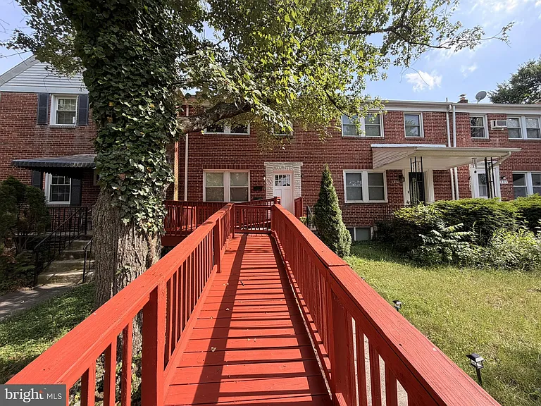 909 E Lake Ave #1 — Photo 37