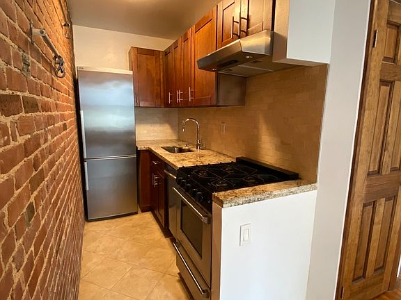 5th image of 334 W 88th St APT 10