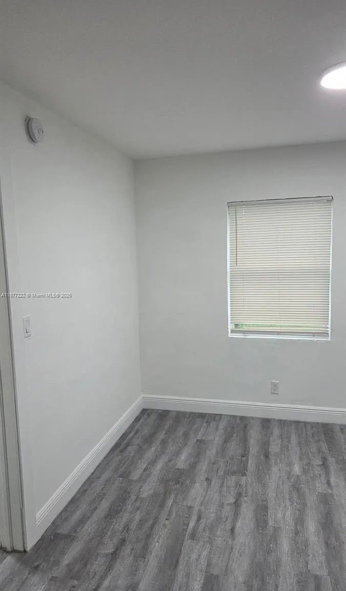 Dania Manor Corr Plat — Photo 3