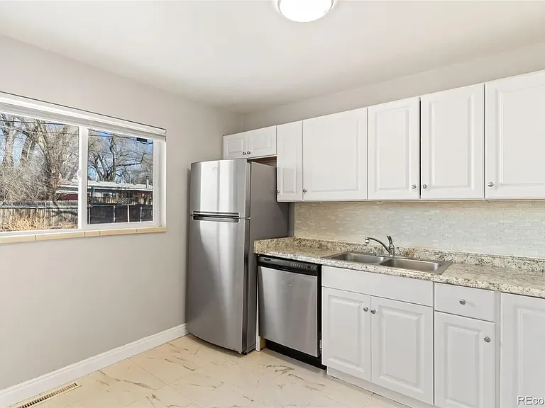326 W Ramona Ave — Photo 4