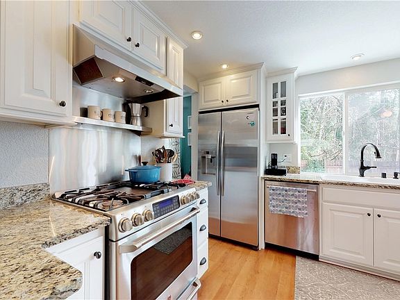 5th image of 2320 Burbank Ave NW