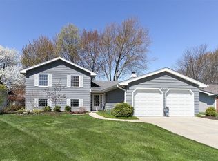 1380 Meyer Rd, Hoffman Estates, IL 60169