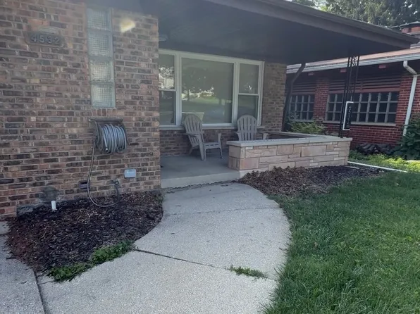 4532 Pershing Ave, Downers Grove, IL 60515