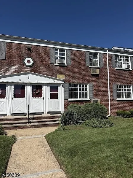 2 bed, 1.0 bath, $2,300 — Photo 2