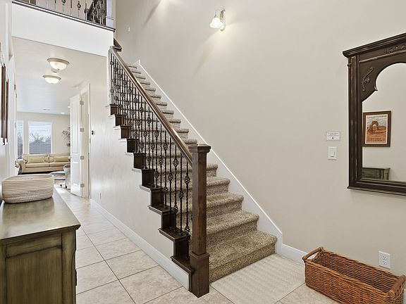 3rd image of 4269 E Razor