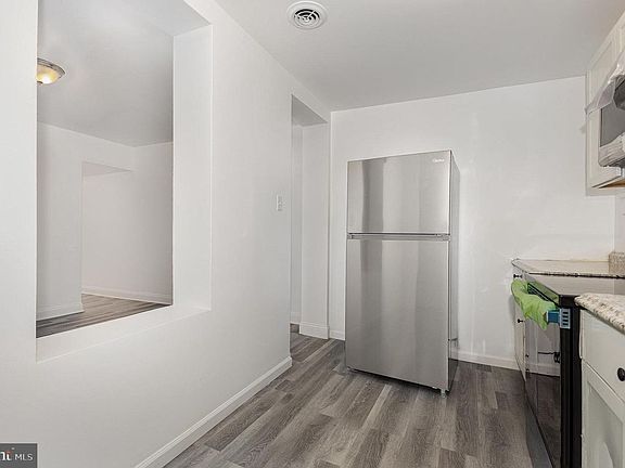 4th image of 1621 Berryhill St APT 3