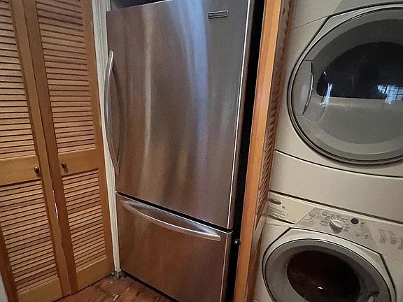 4th image of 9 E 9th St APT 5